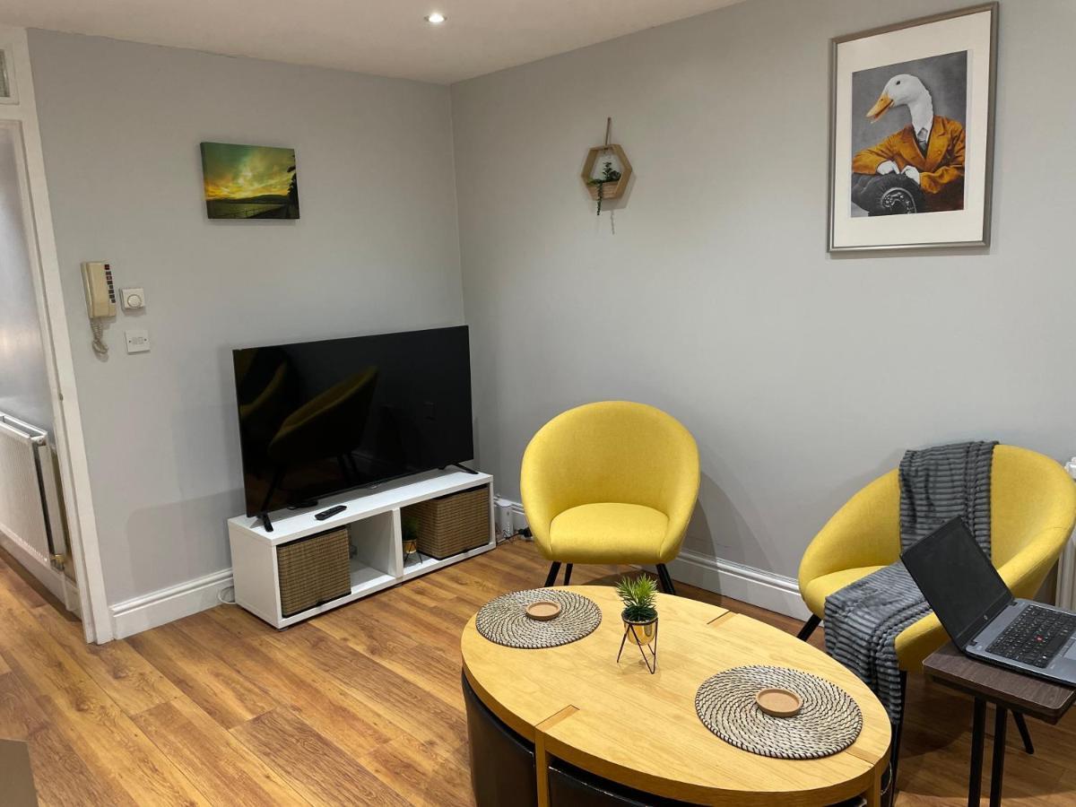 2 Bedroom Apartment Chiswick Park Tube Station Londýn Exteriér fotografie